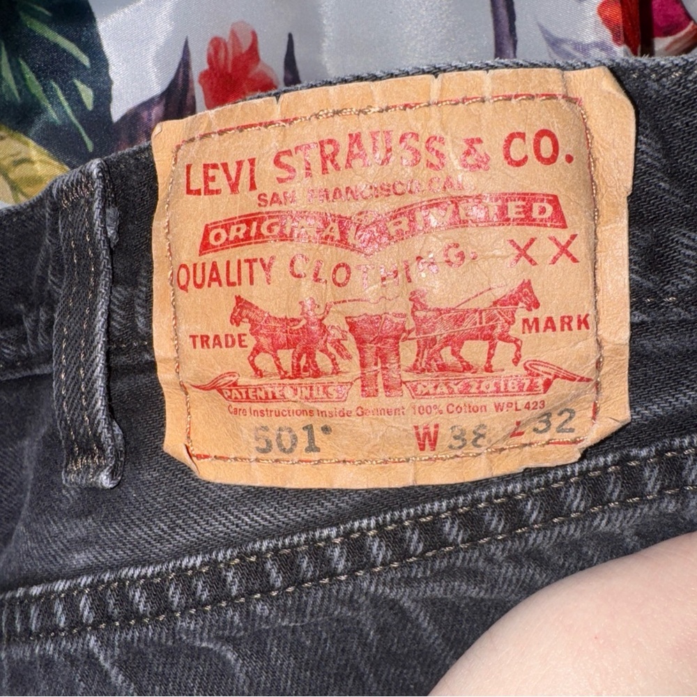 Levi's 501 Button-Fly Men’s Denim Jeans - Picture 4 of 6